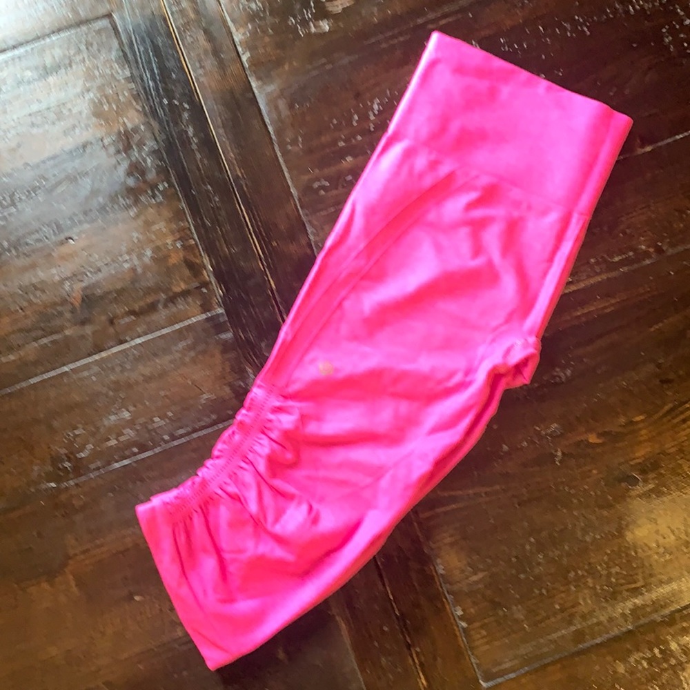 Lululemon hot pink, cropped, spandex